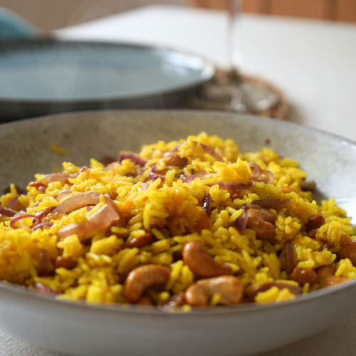 riz épicé aux raisins et noix de cajou