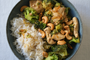 Sauté de poulet au brocoli et cajou